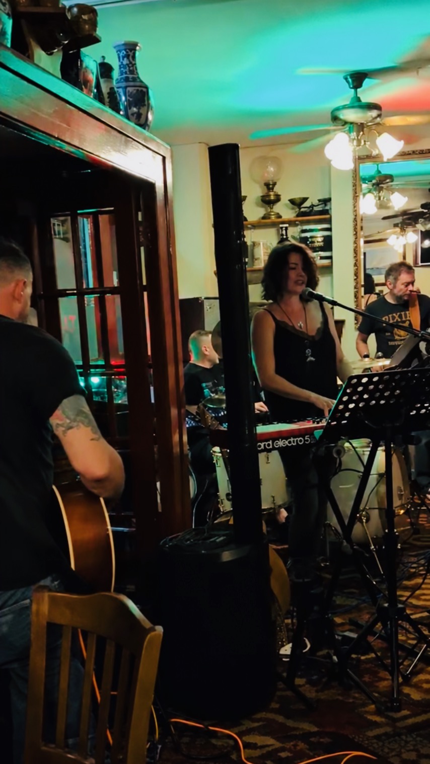 Annie Alice performing with her full band at The Victoria Arms, Brentwood